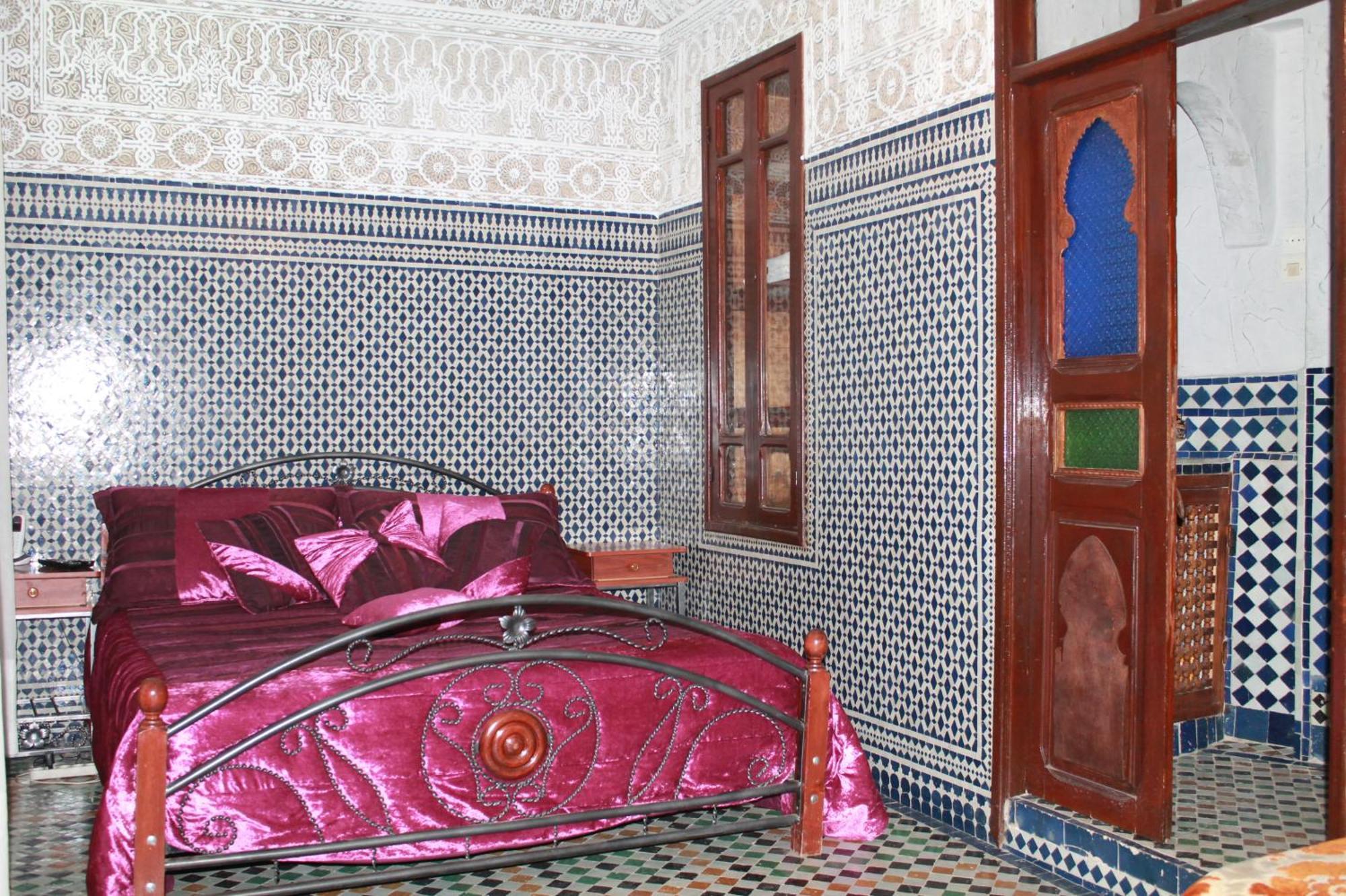 Riad Les Chrifis Navette Aeroport 24 Sur 24 Фес Номер фото